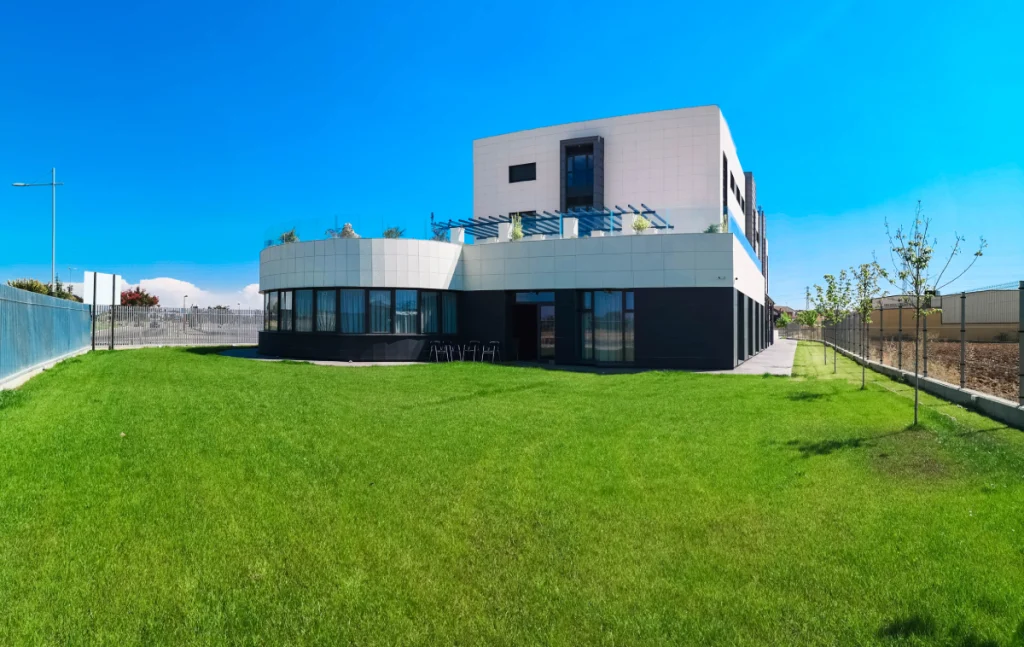 Centro Residencial Campolar Paramo - jardín exterior del centro residencial